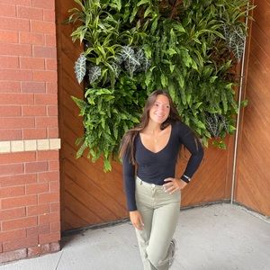 Meet your Posher, Cecilia